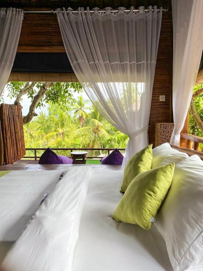Вилла Gading Tree House Batununggul Экстерьер фото