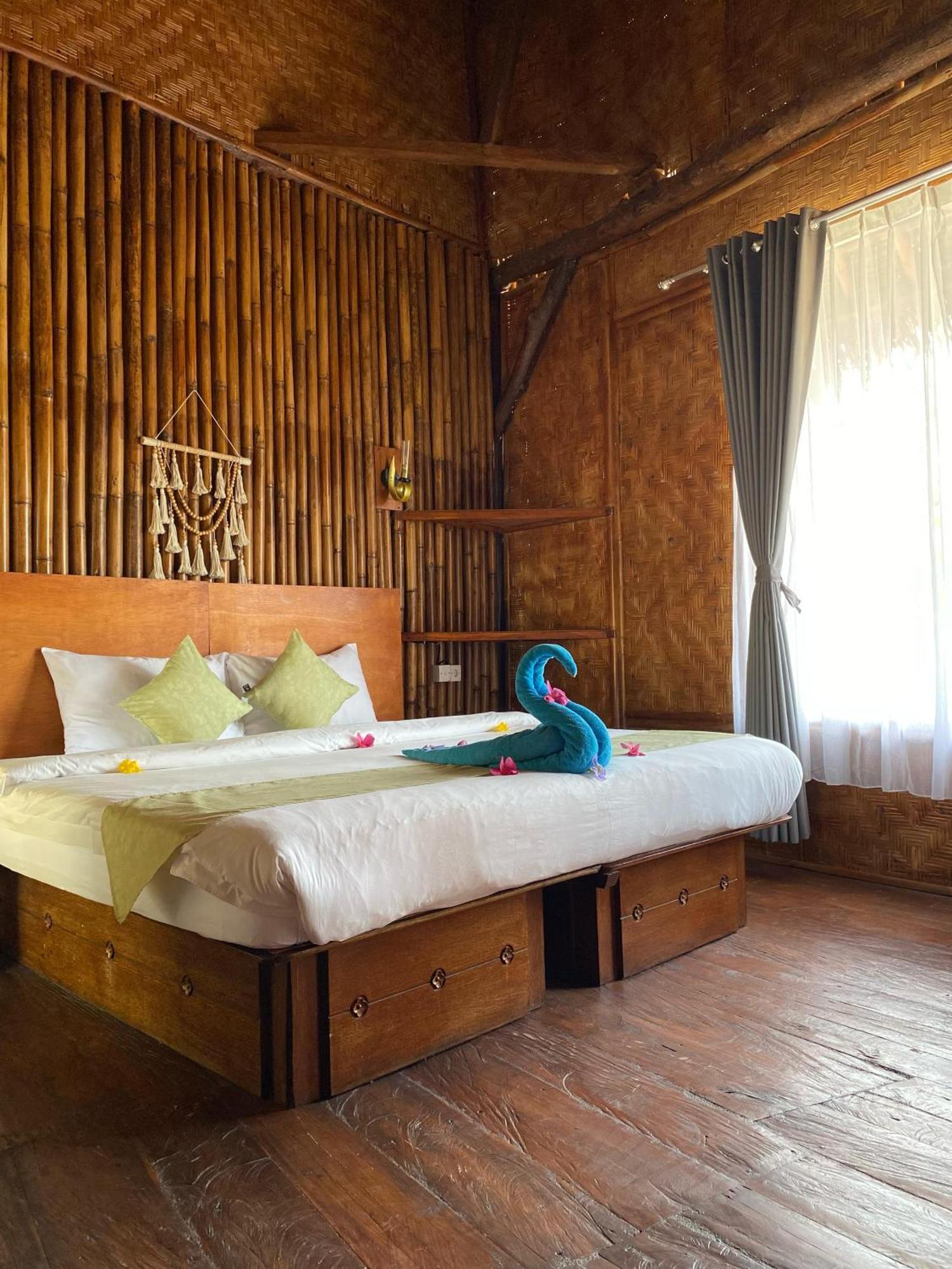Вилла Gading Tree House Batununggul Экстерьер фото